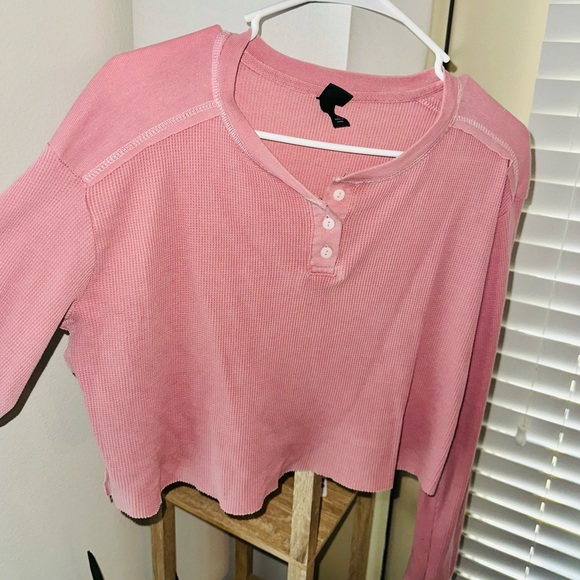 Pink Henley thermal sweater - Picture 2 of 4